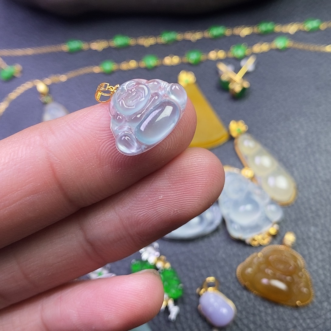 颈饰18K金镶嵌翡翠