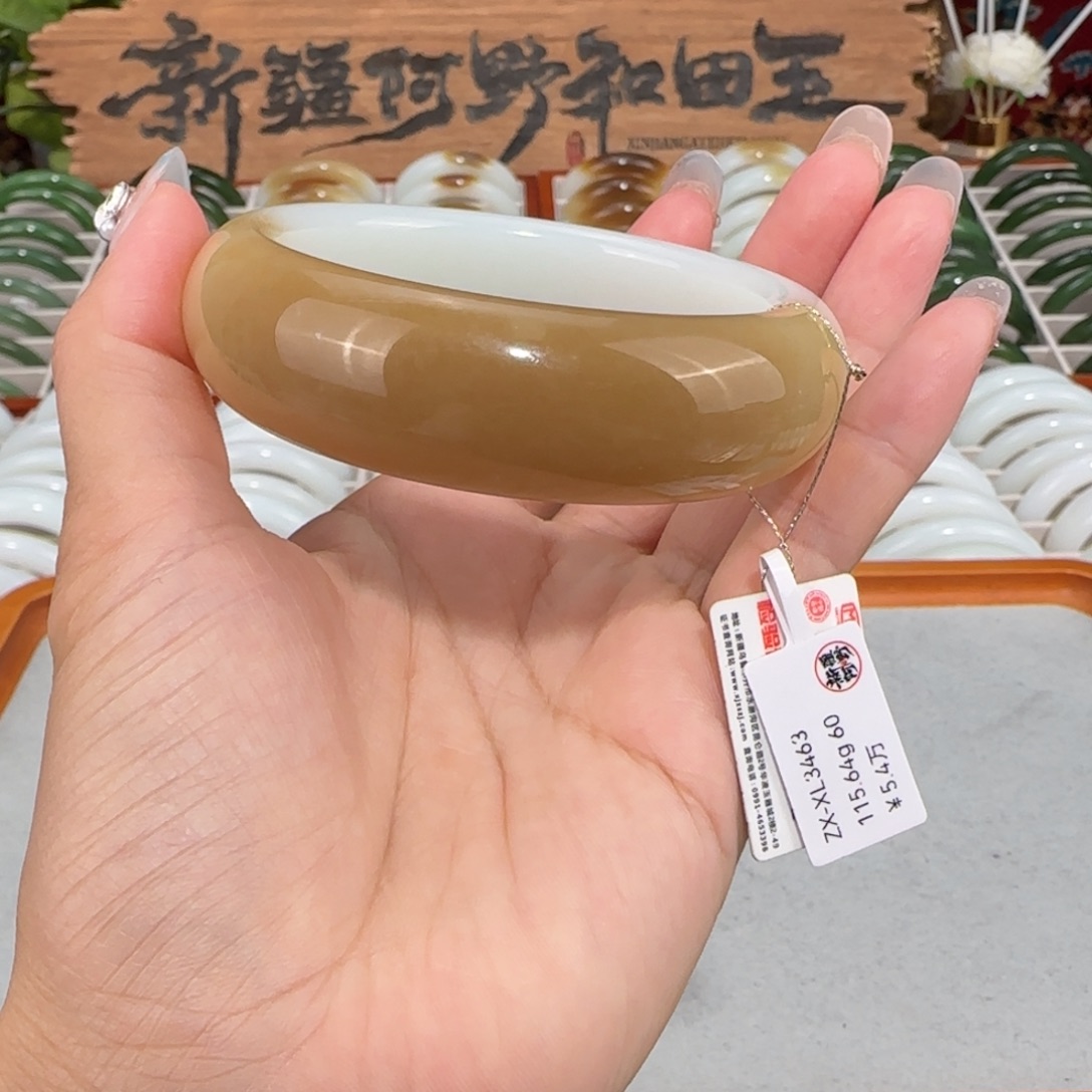 和田玉未镶嵌手镯新疆和田玉且末糖白半山水