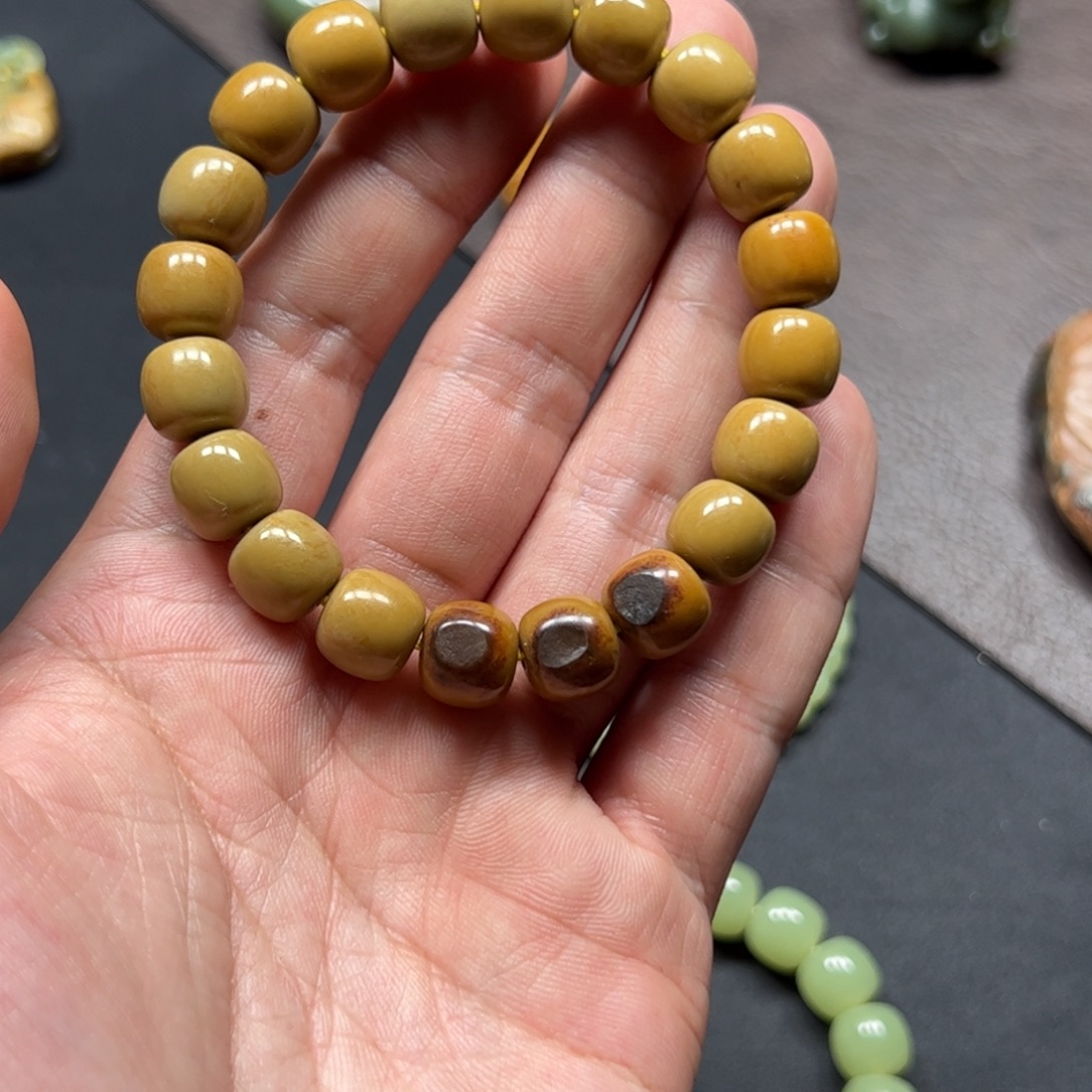 履***冰岫岩河磨玉（透闪石质玉）未镶嵌颈饰