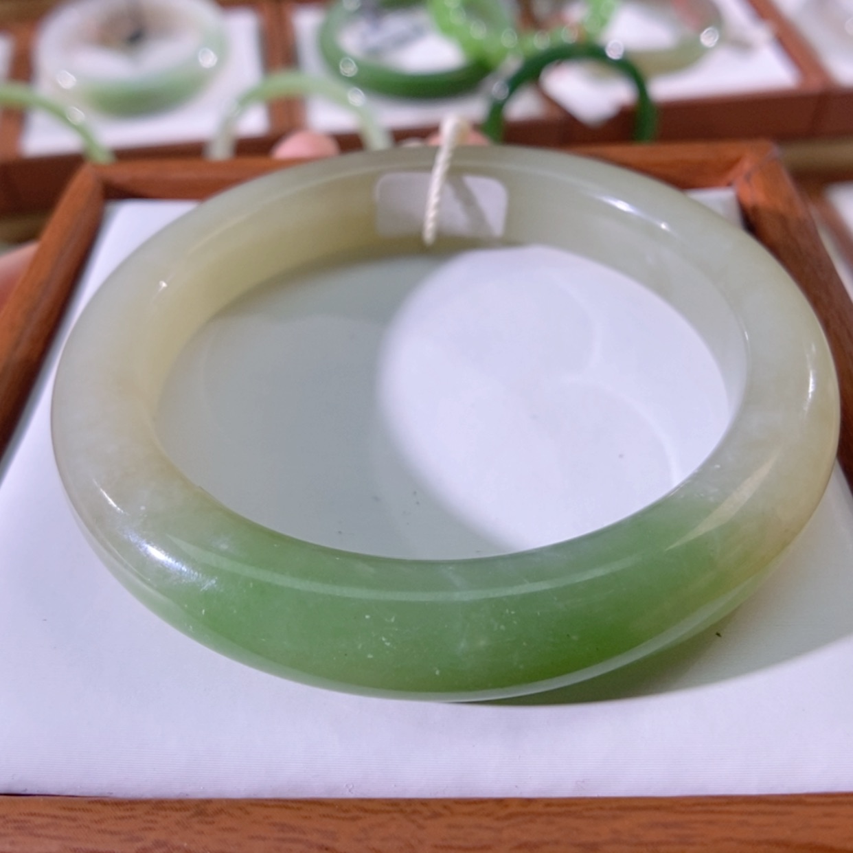 【闪购商品】未镶嵌手镯和田玉（翠青玉）