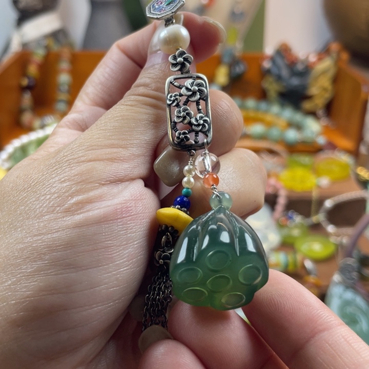 蛇纹石玉未镶嵌吊坠