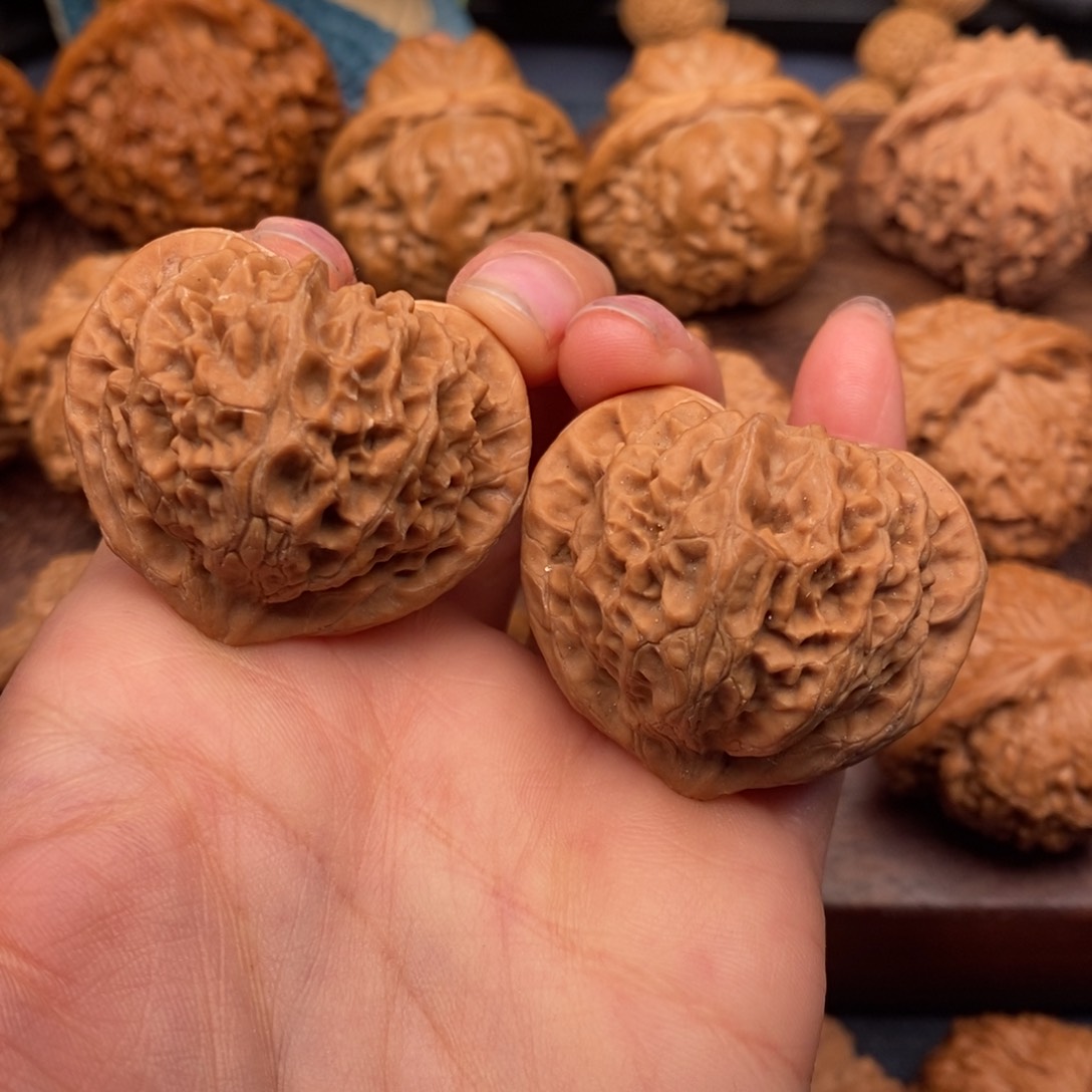 文玩核桃把件40全品，桃心宫灯