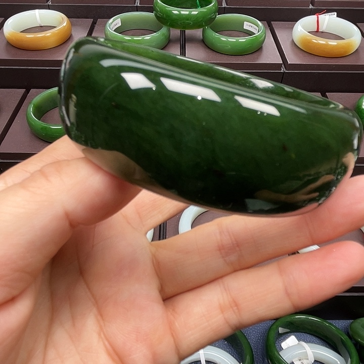 和田玉未镶嵌手镯64口径