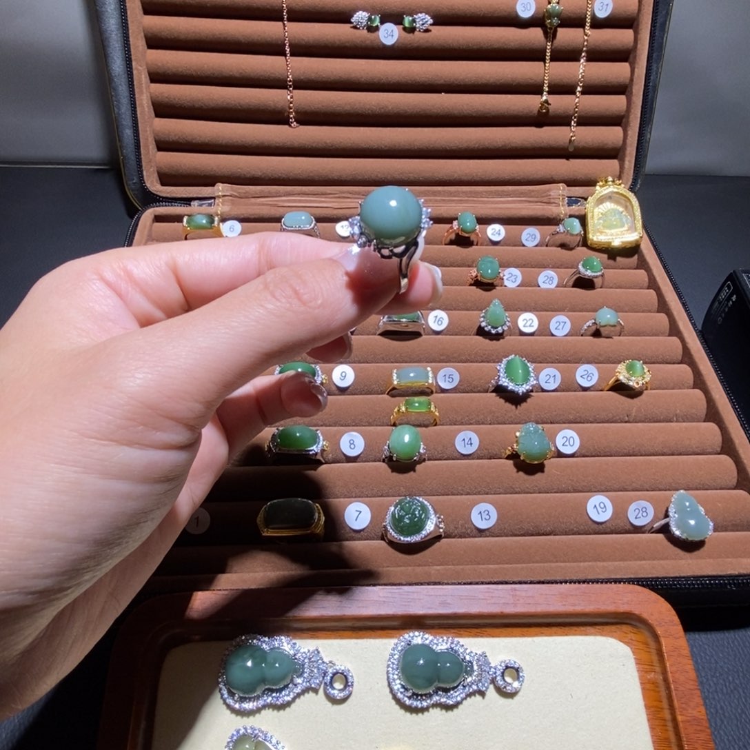 空****和田玉未镶嵌戒指