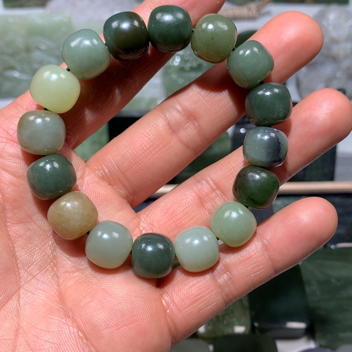 和田玉颈饰未镶嵌