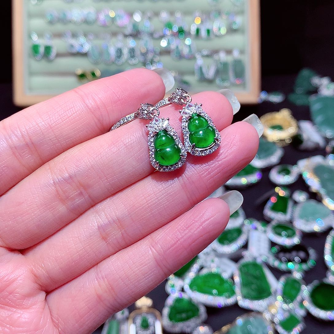 【闪购商品】翡翠吊坠(不含链)未镶嵌