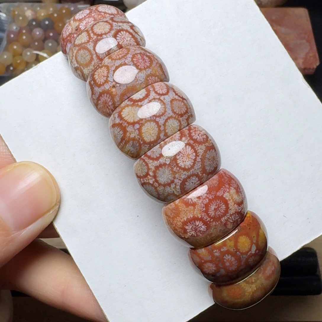 硅化玉红红火火、喜气洋洋未镶嵌