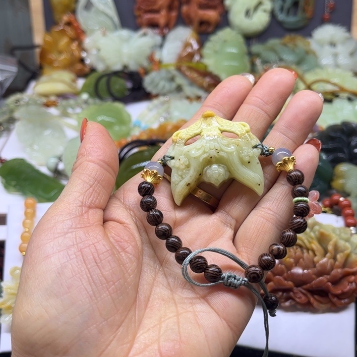 蛇纹石玉未镶嵌颈饰