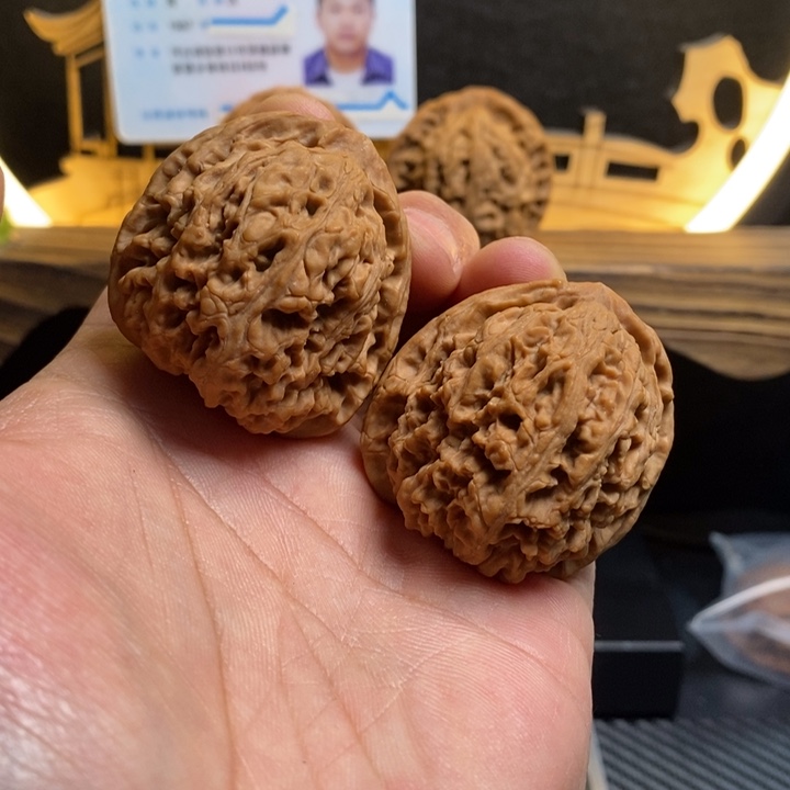 把件文玩核桃4126高对歪粗棱拧花小黄脖