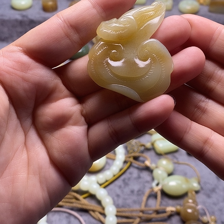 和田玉（糖玉）未镶嵌颈饰