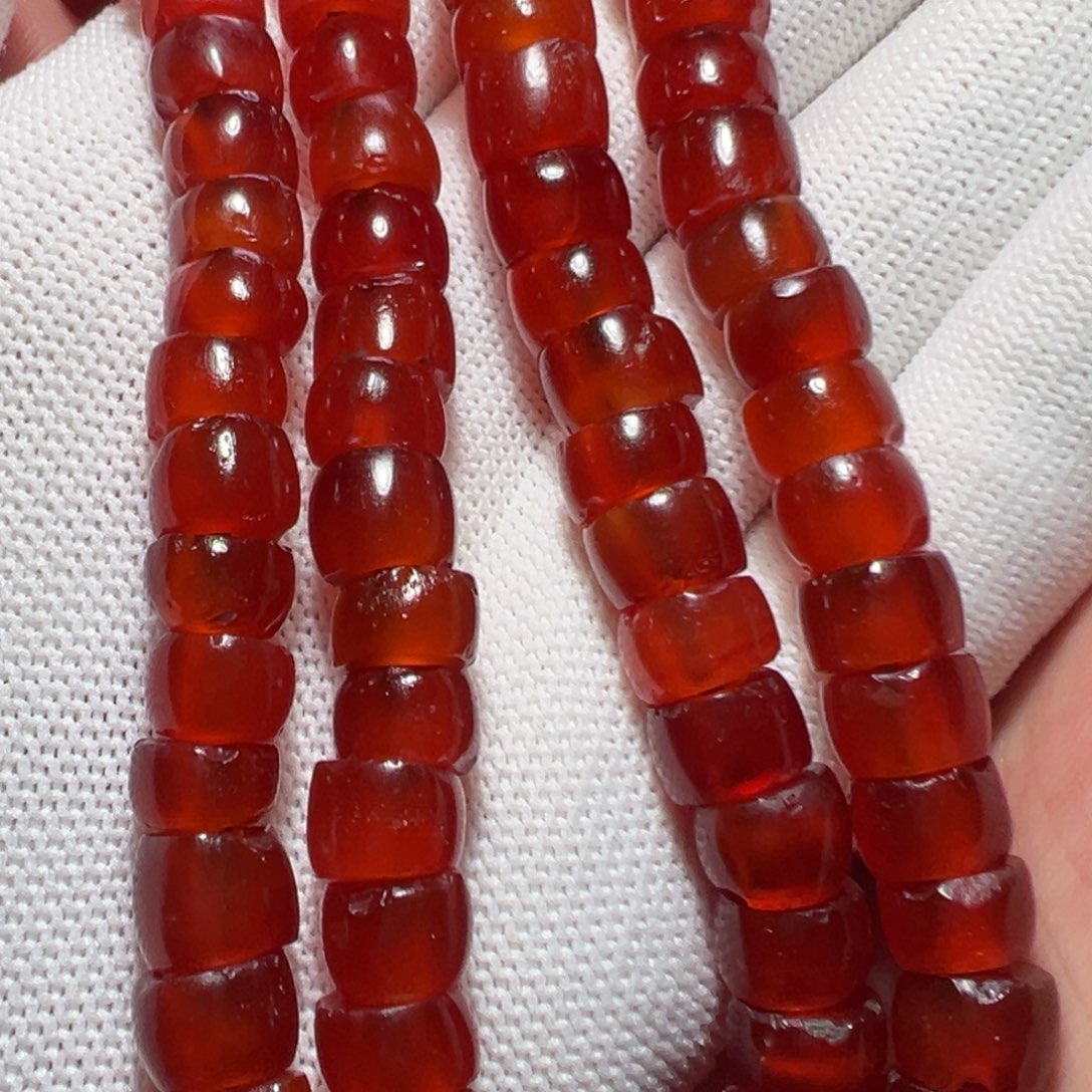 老***ṃ玛瑙/玉髓未镶嵌珠子。