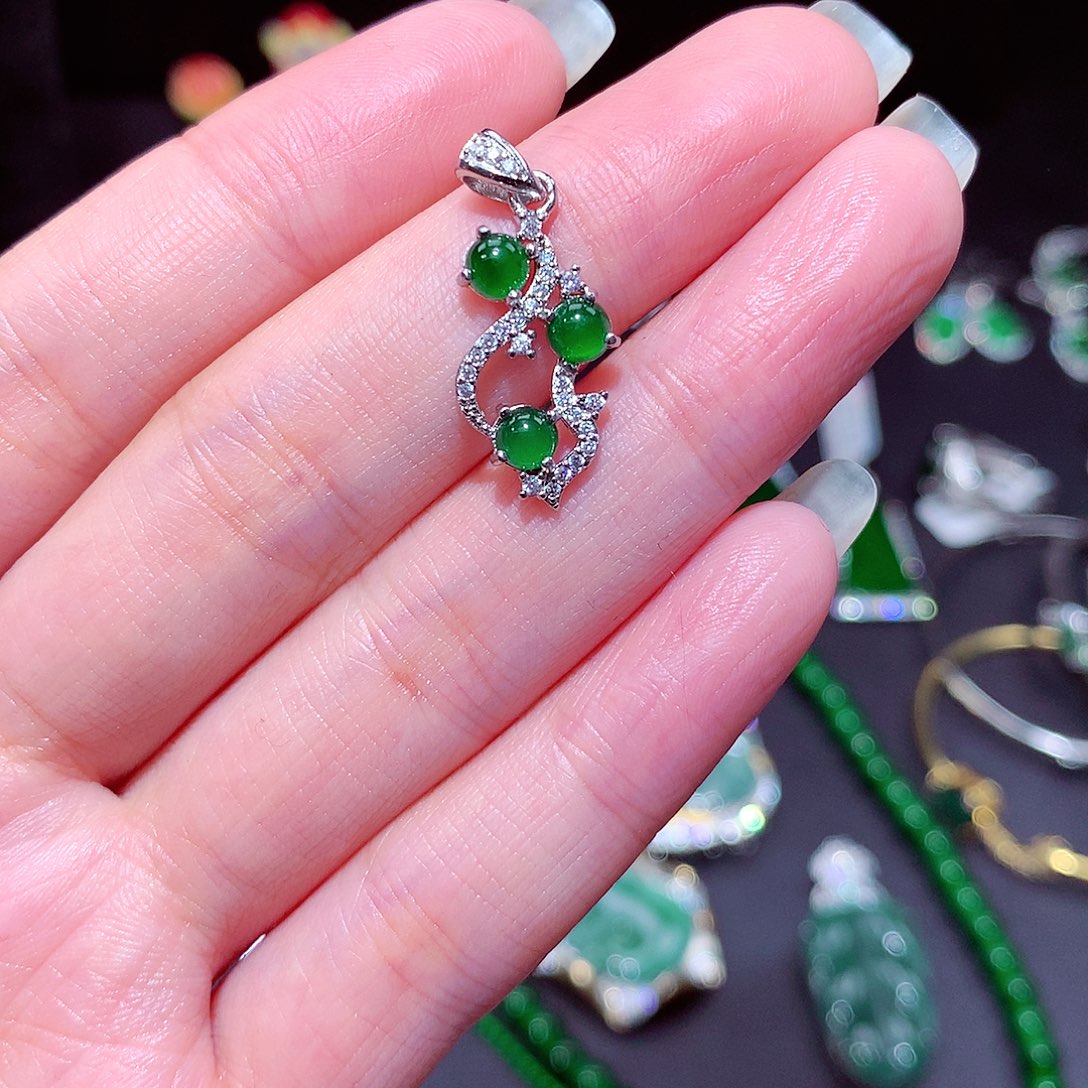 【闪购商品】翡翠吊坠(不含链)未镶嵌