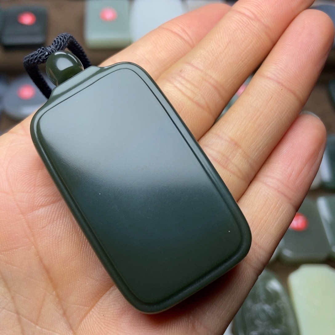 自***a和田玉未镶嵌颈饰