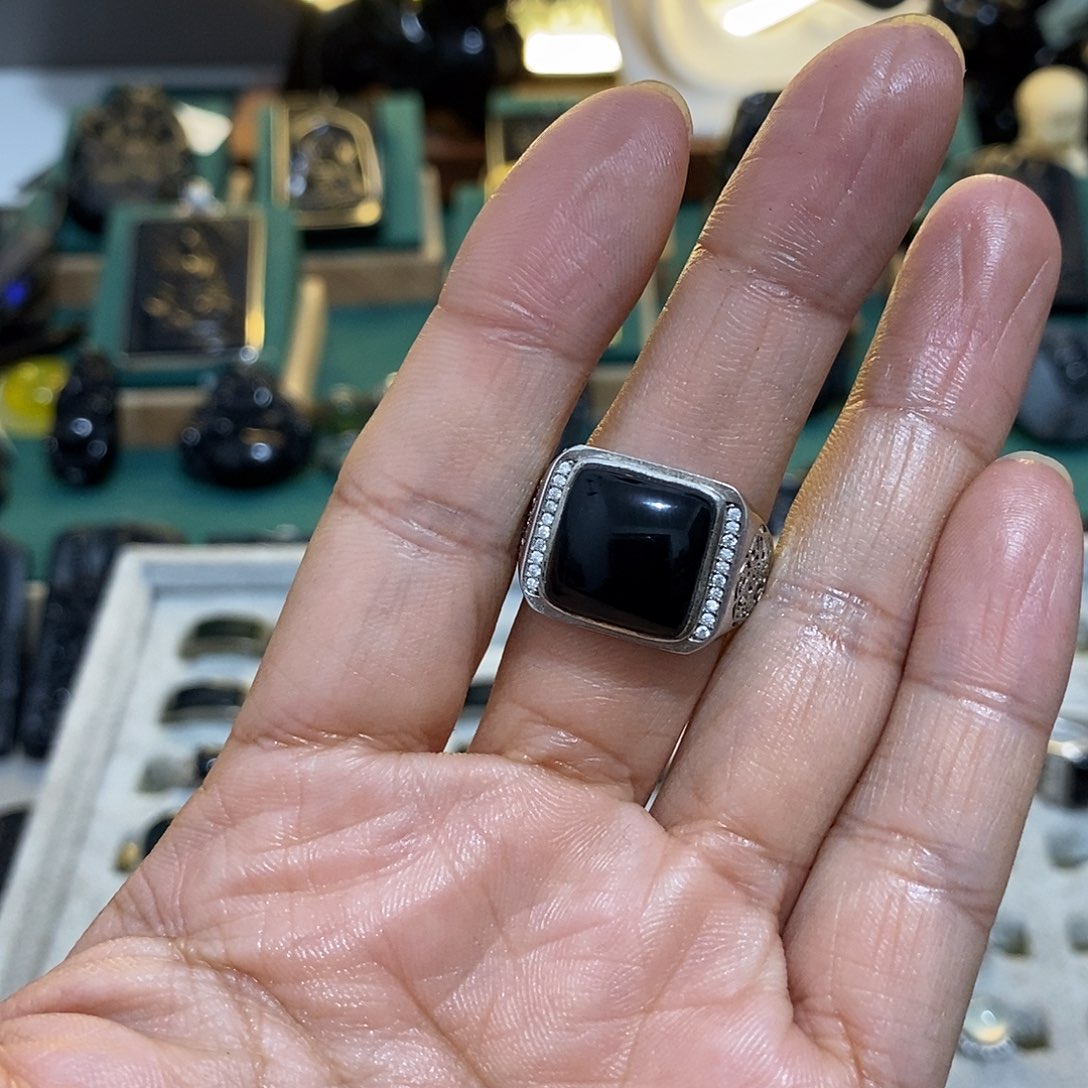 蛇纹石玉颈饰未镶嵌车*戒指