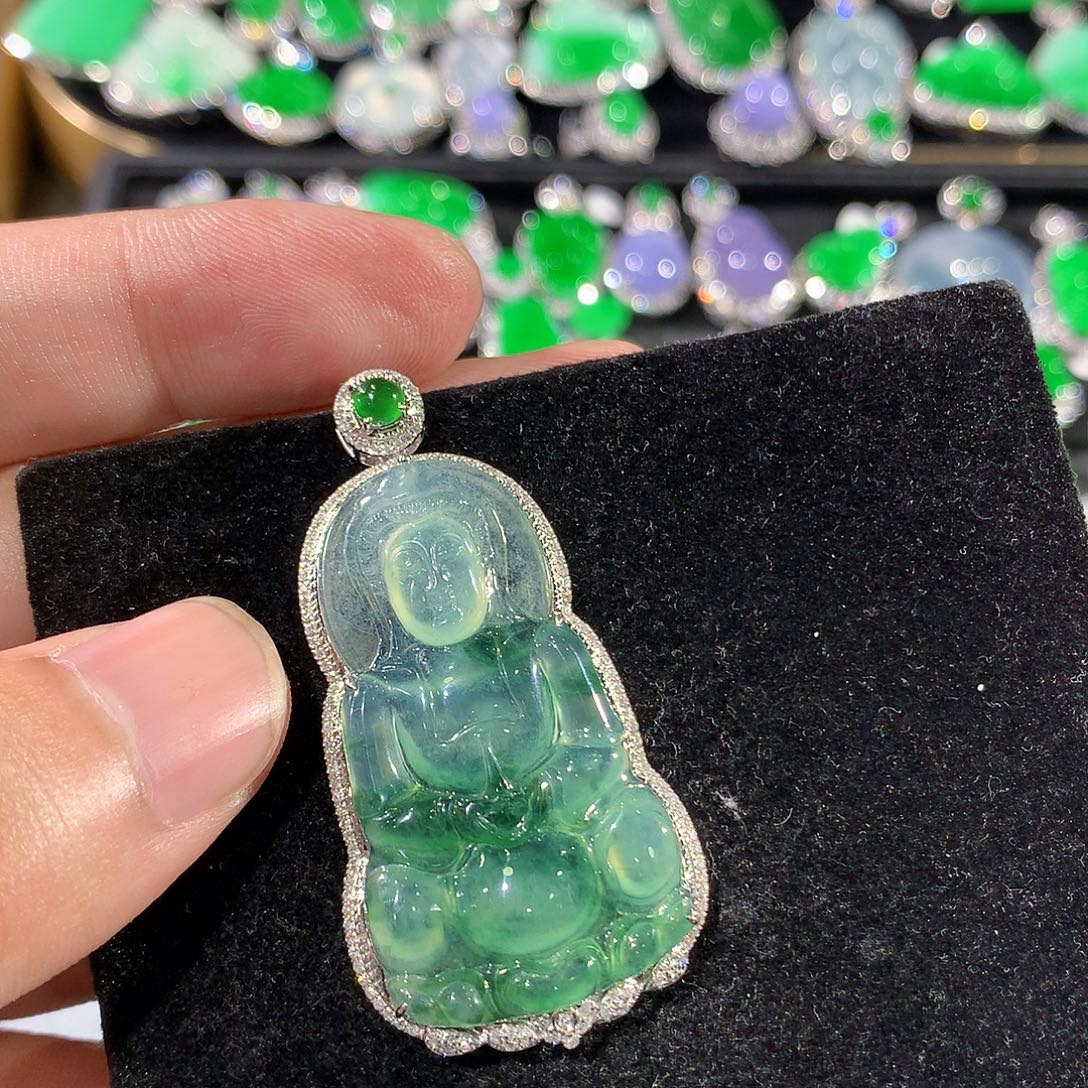 翡翠18K金镶嵌颈饰