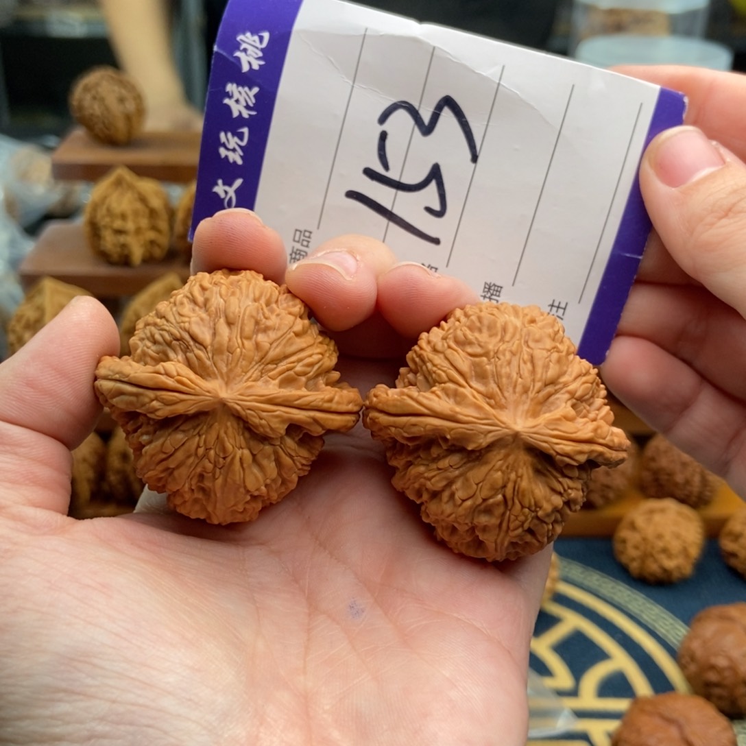 文玩核桃吊坠43白狮子