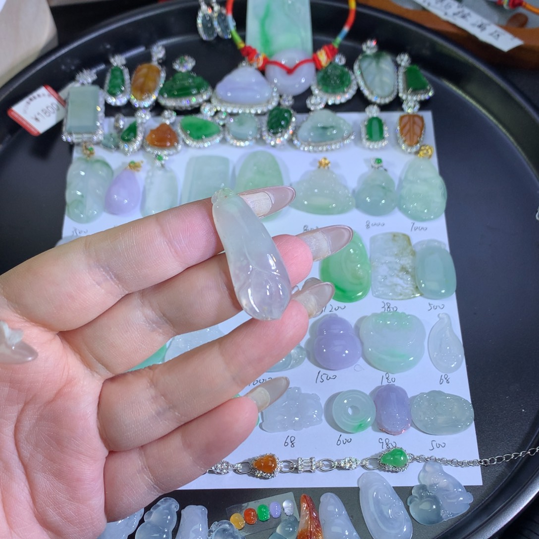 翡翠未镶嵌吊坠(不含链)玉兰花