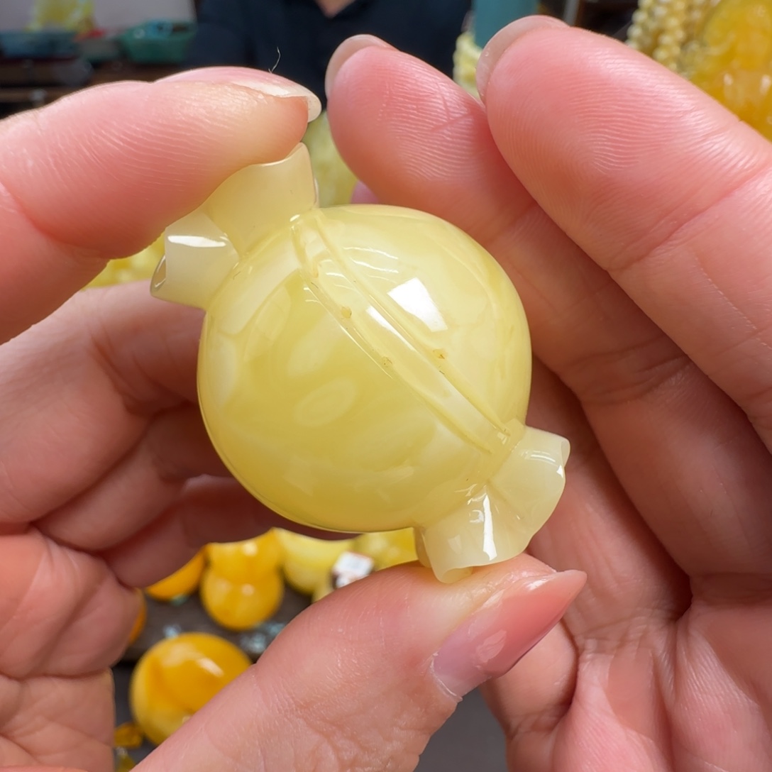 蜜蜡未镶嵌珠宝奇石