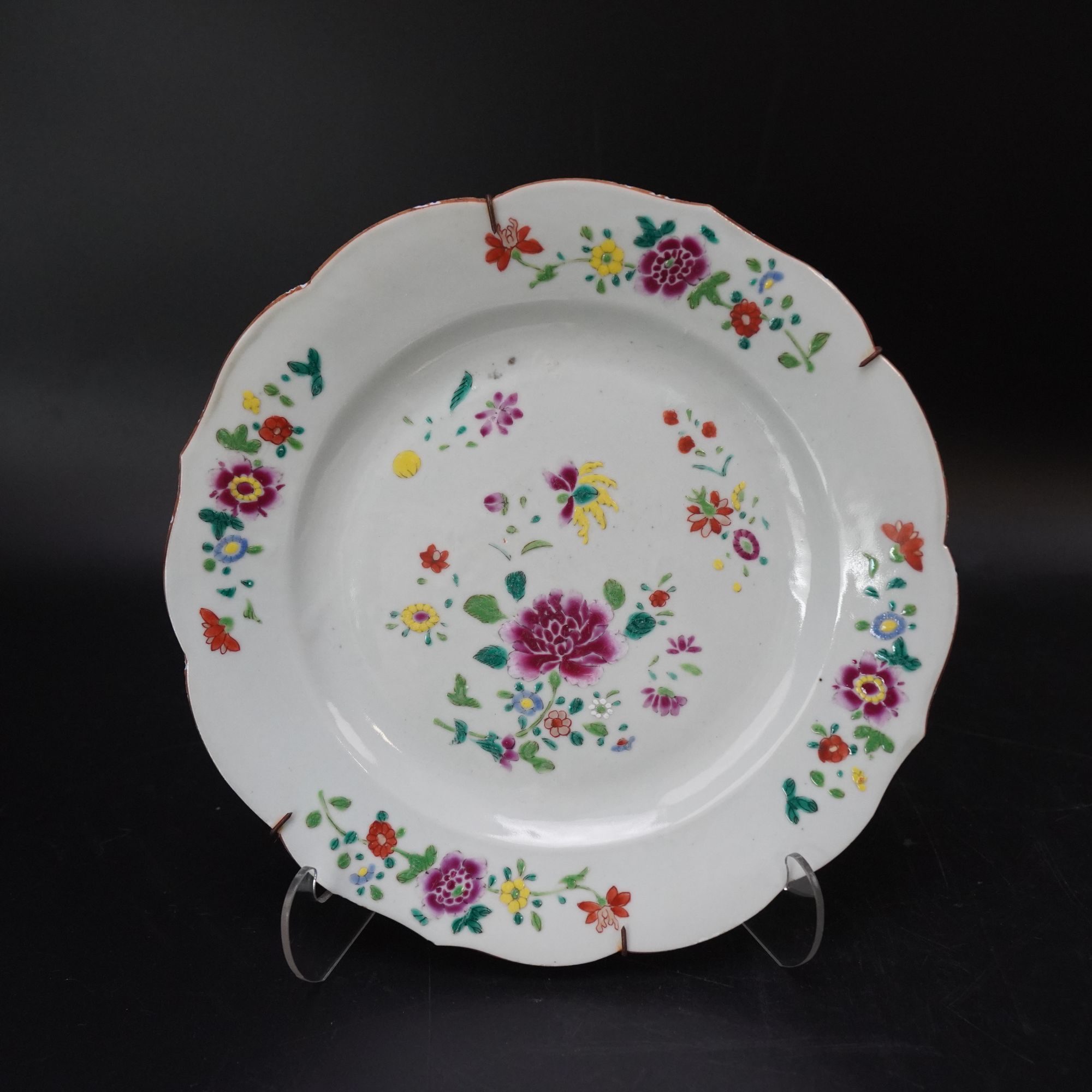 Lot.25080732清乾隆粉彩花卉纹赏盘 直径：约22.8cm