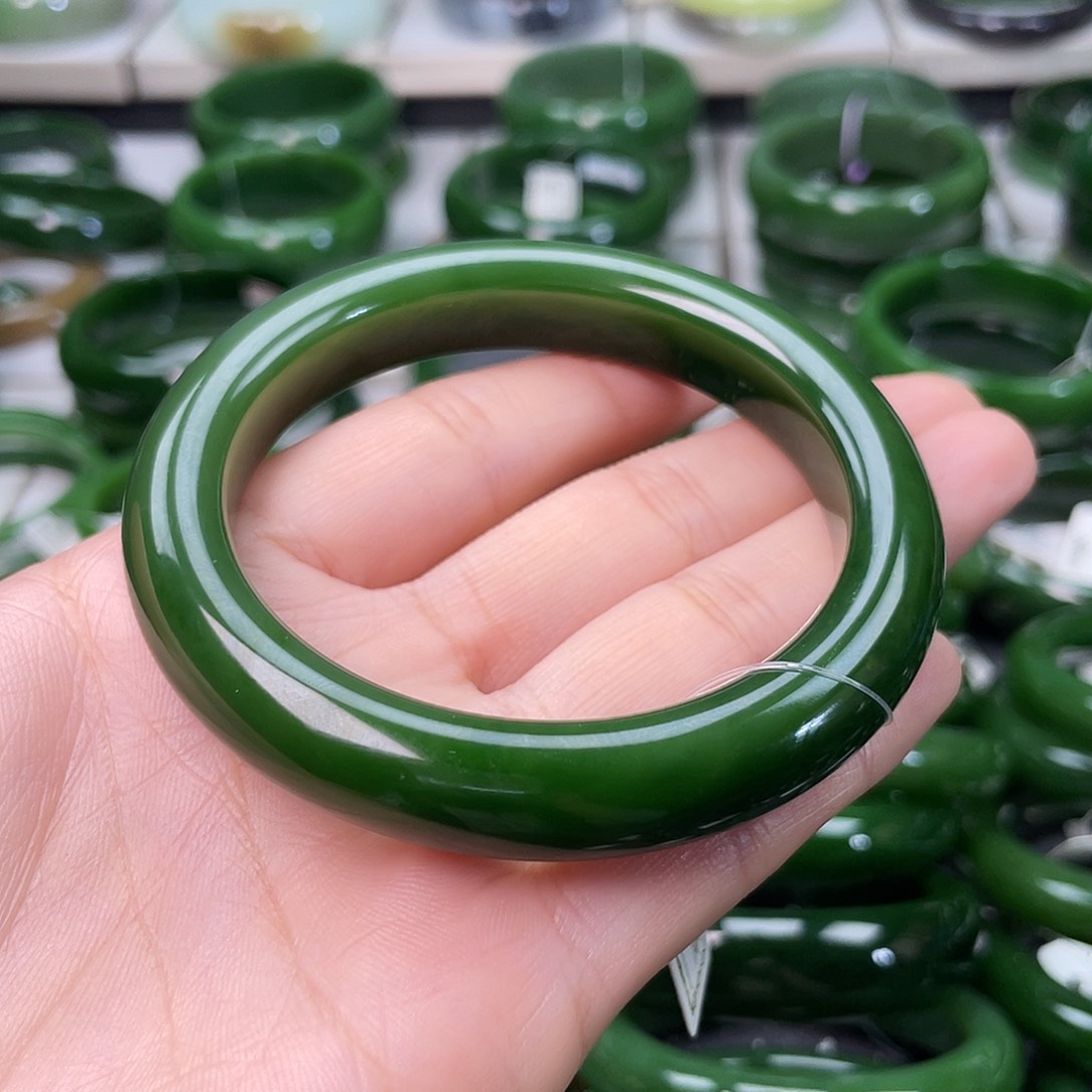 和田玉（碧玉）未镶嵌手镯