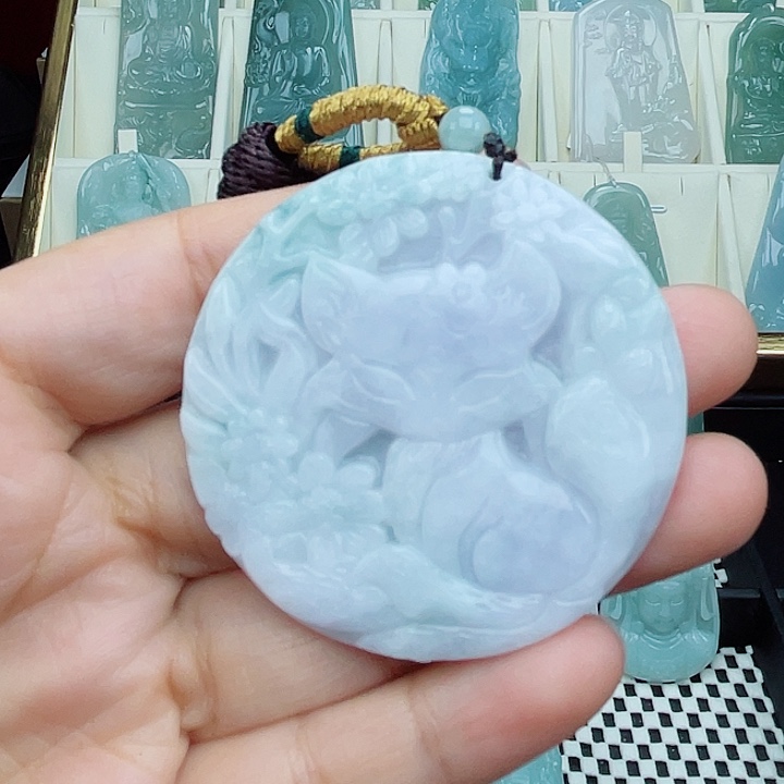 翡翠颈饰未镶嵌狐狸