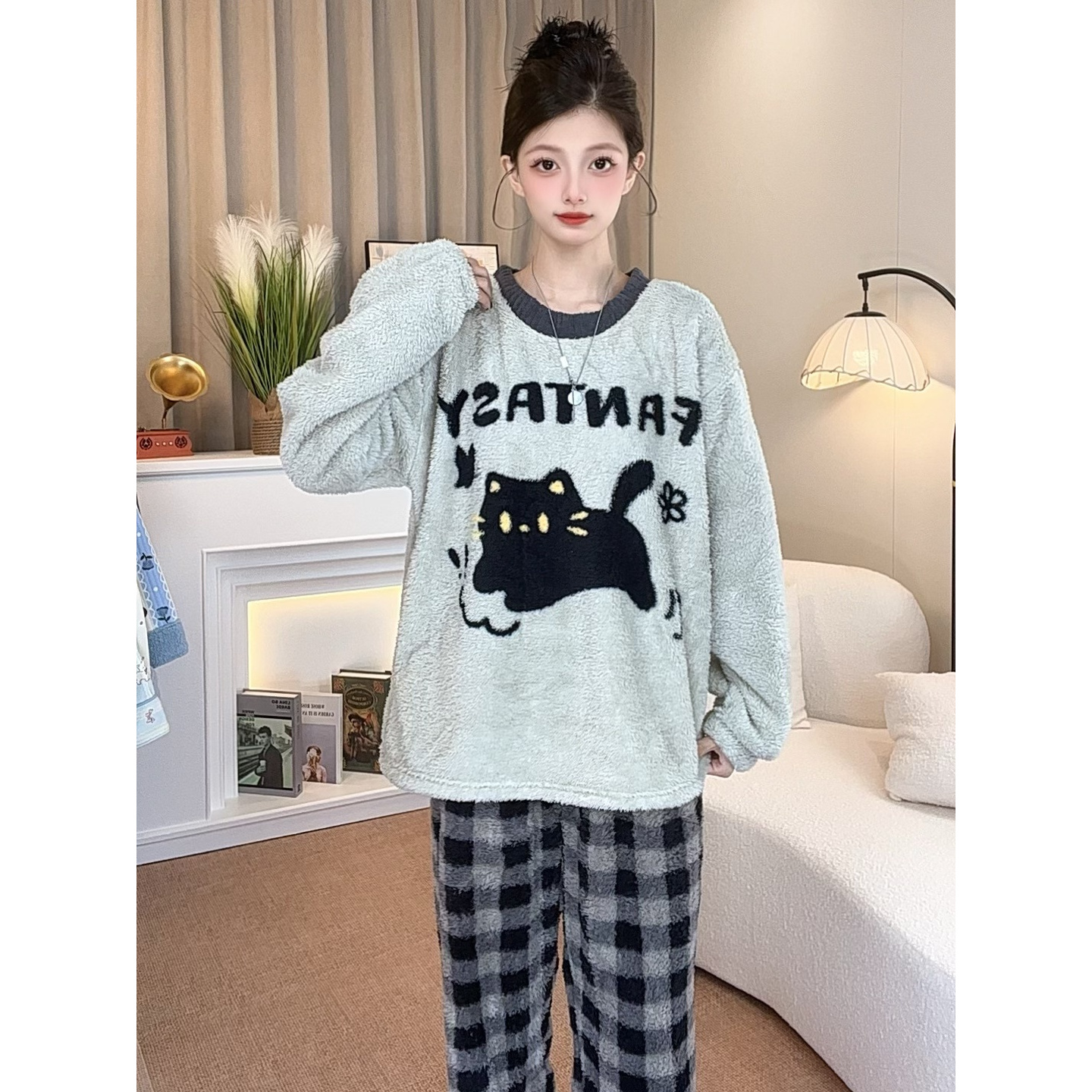 秋冬款加绒宽松保暖舒适时尚个性睡衣女长袖圆领休闲家居服两件套