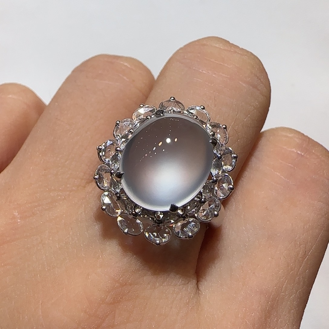 翡翠18K金镶嵌戒指蛋面