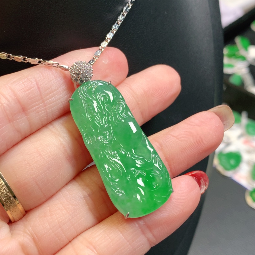 【闪购商品】翡翠吊坠(赠链)18K金镶嵌