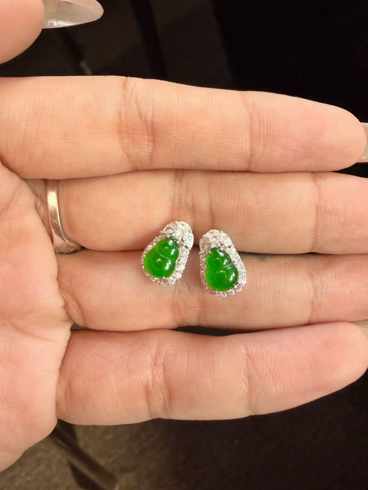 天然A货翡翠葫芦耳坠