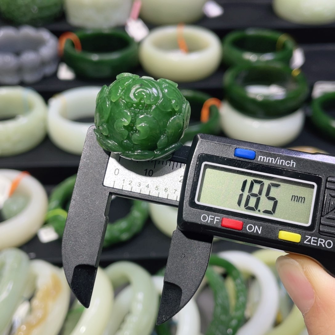 未镶嵌戒指和田玉