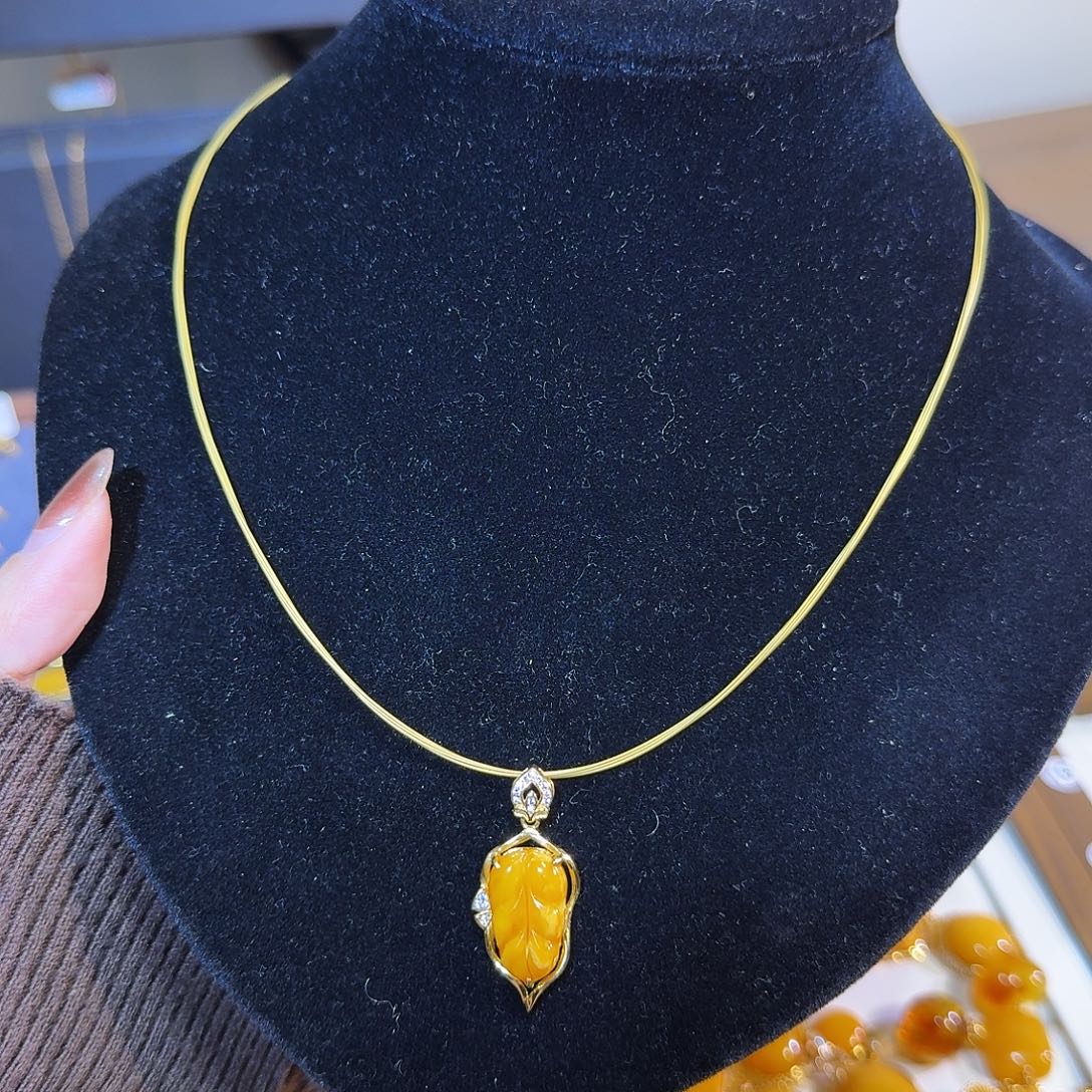 蜜蜡银S925镀金镶嵌颈饰