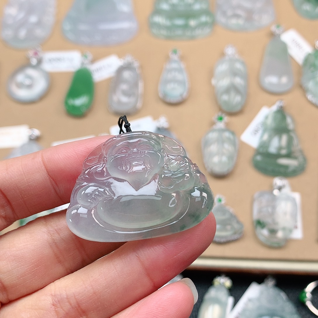 翡翠颈饰未镶嵌财神爷