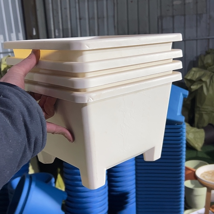 微瑕米白方球根26外径19高4个盆