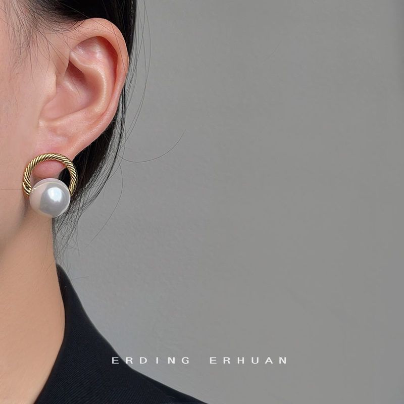 铜合金树脂耳饰 法式复古圆形几何镂空珍珠耳钉气质简约百搭耳饰