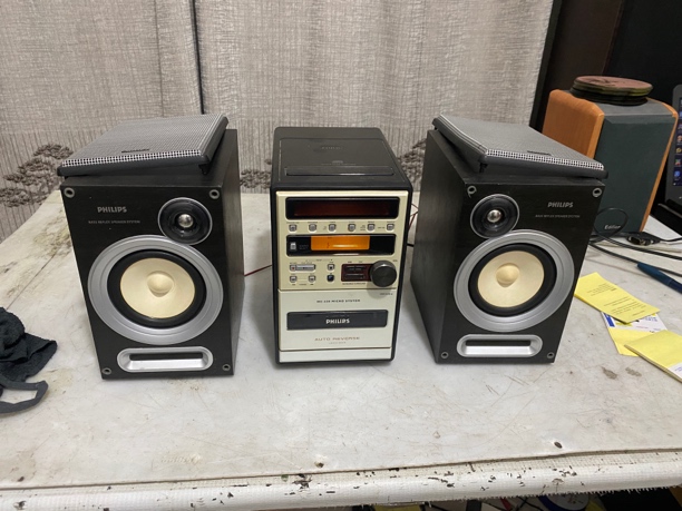 FLP 小组合音响，CD磁带不能用，显示屏字不全，运费到付