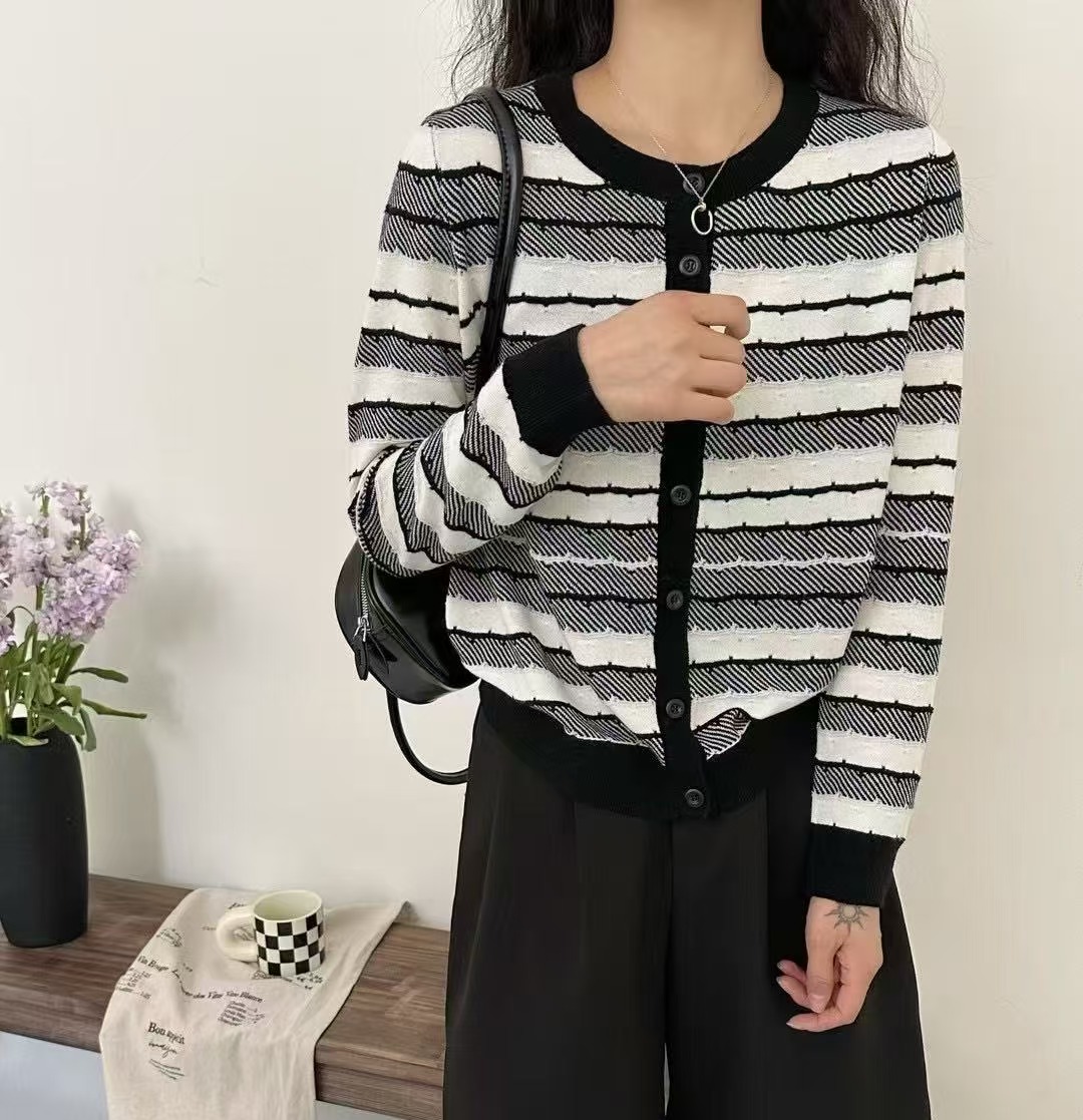 7101【迪好甄选】2025春夏新款条纹圆领时尚百搭气质韩版开衫上衣