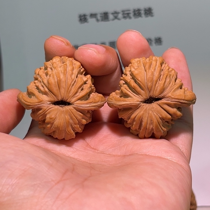 超****文玩核桃把件40汉高楼