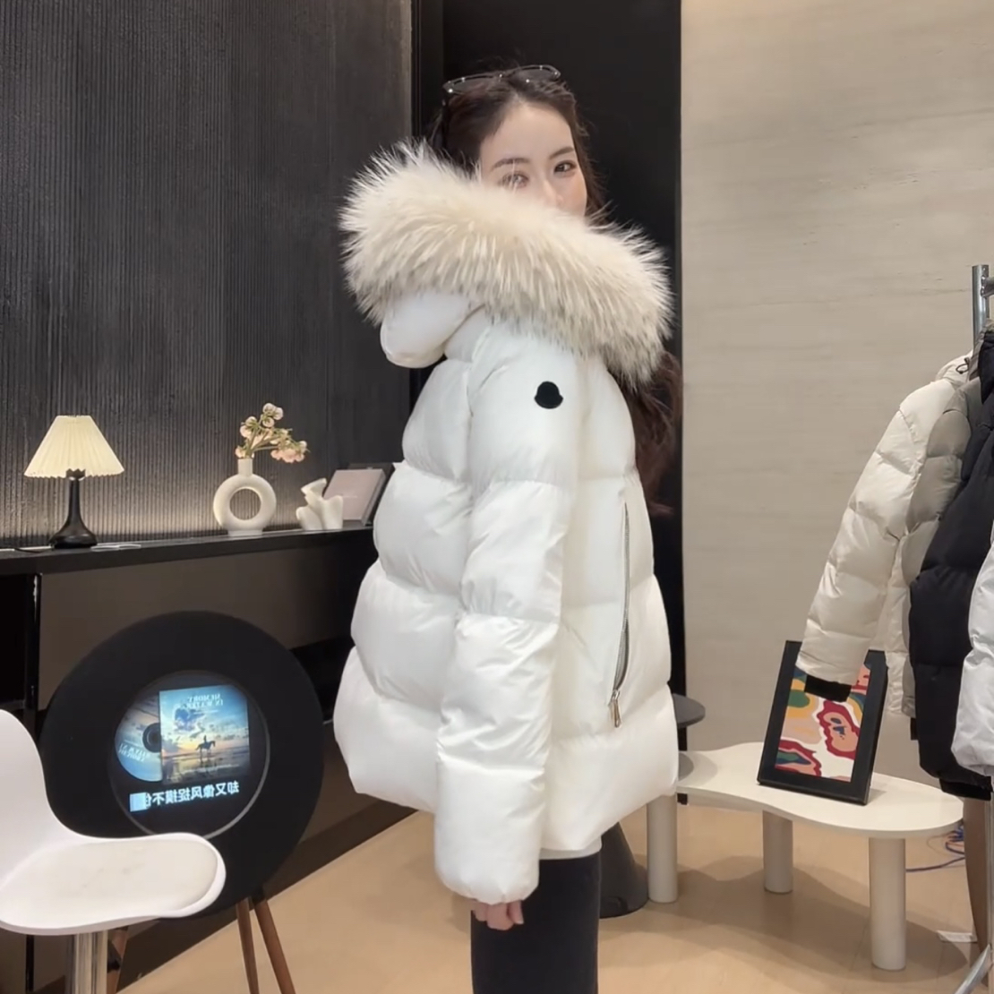 M家2025冬款A字版显瘦鹅绒服女大毛领连帽娃娃款外套BX