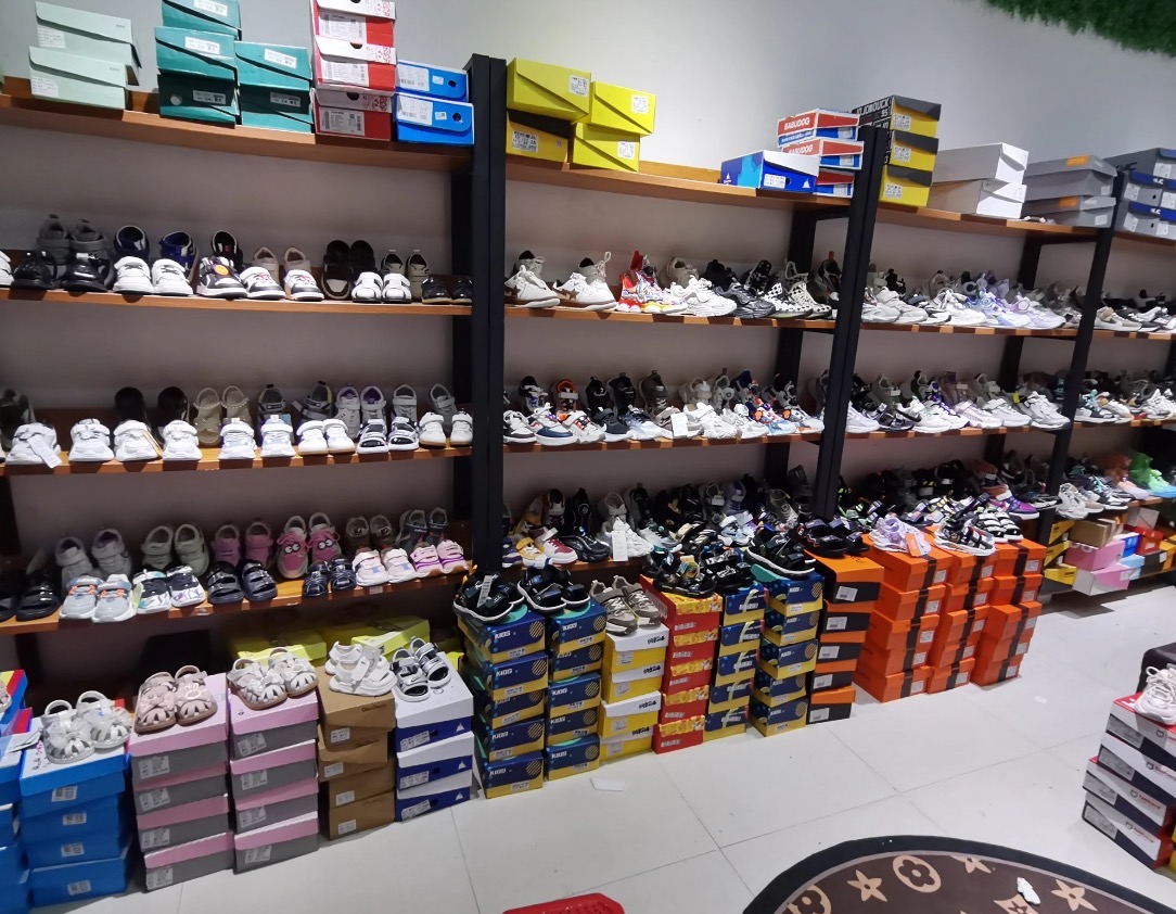 断码品牌童鞋按照直播间编码下单休闲运动时尚