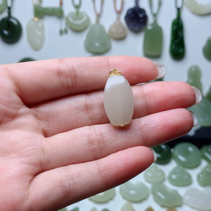 和田玉未镶嵌吊坠笑***美