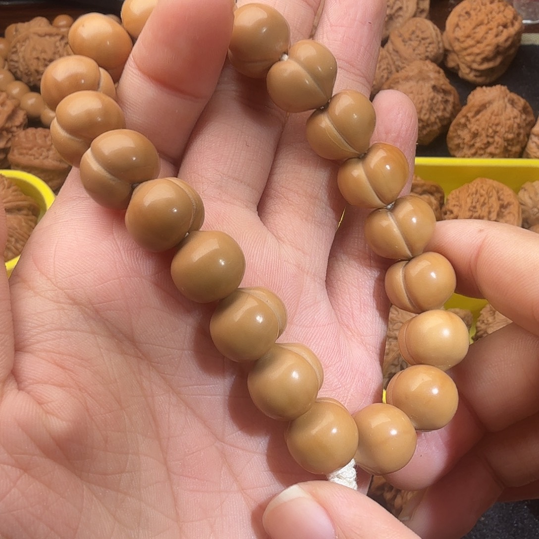 文玩核桃吊坠屁桃