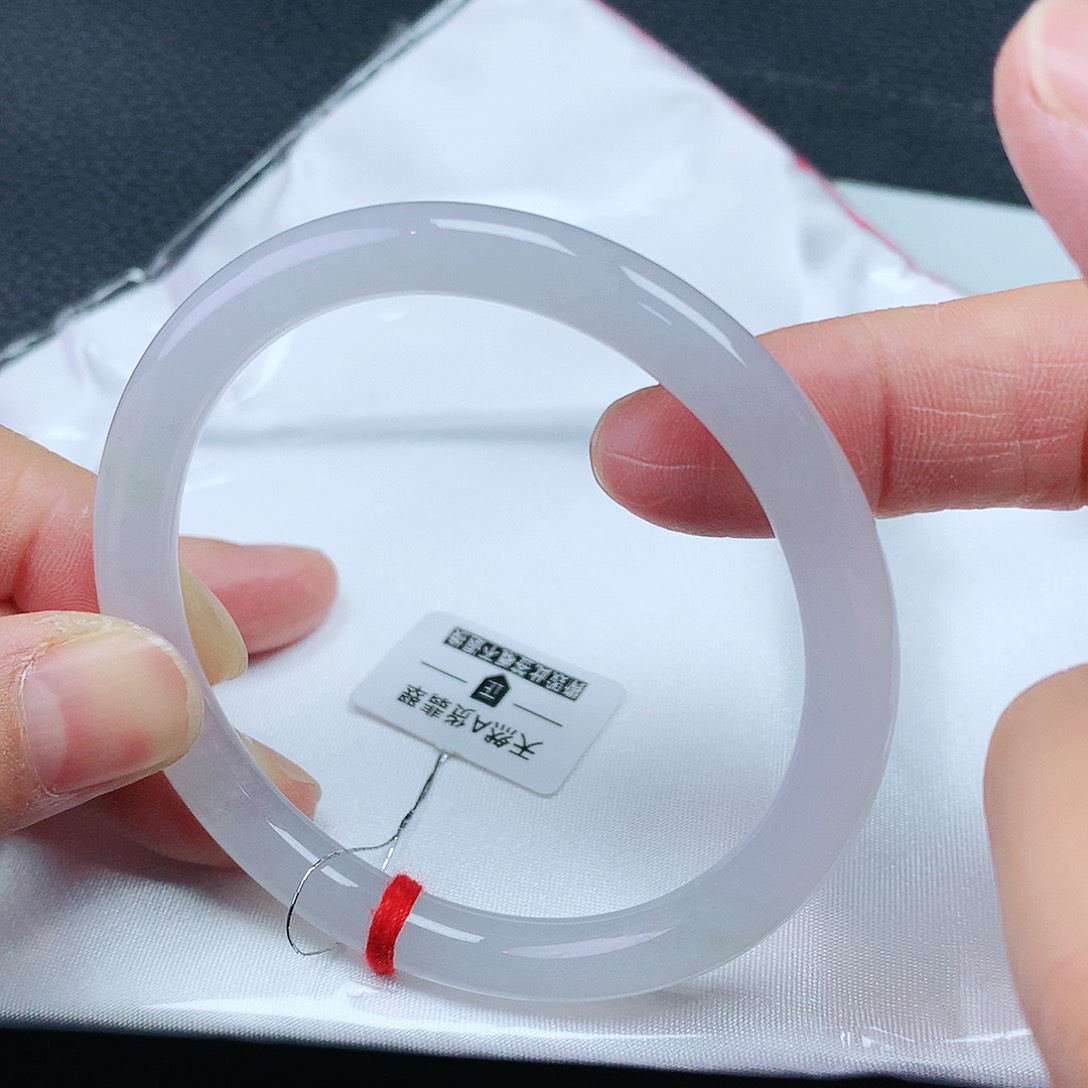 翡翠手镯未镶嵌54圈