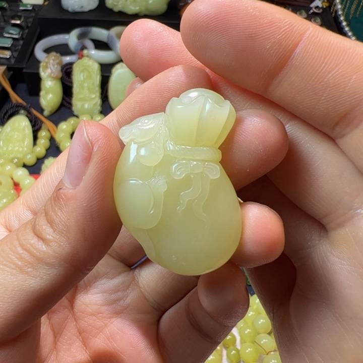 和田玉（黄玉）颈饰未镶嵌