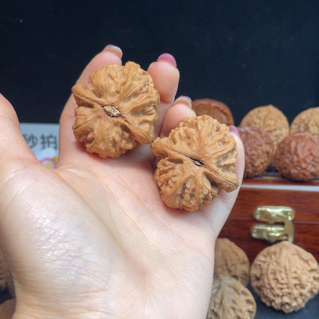 文玩核桃吊坠梨木台38尺