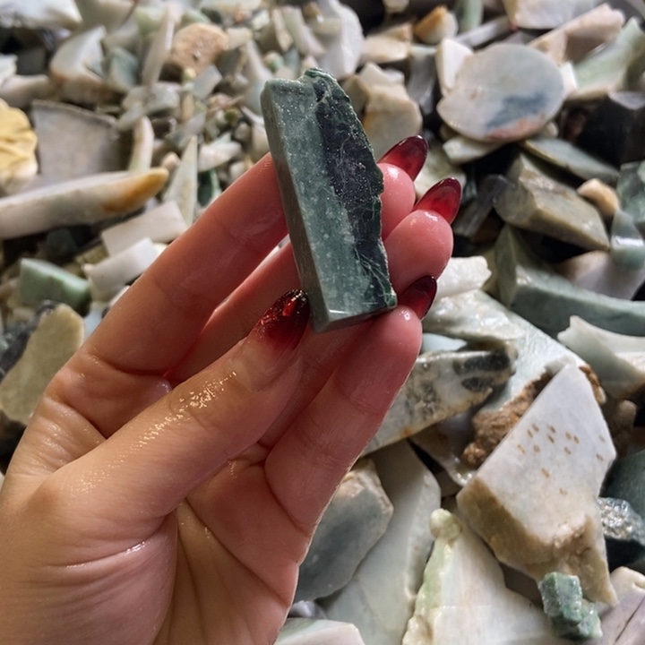 翡翠颈饰未镶嵌天然翡翠