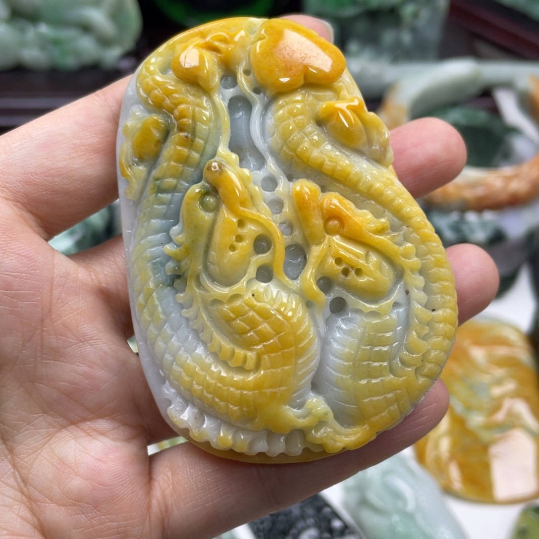 翡翠未镶嵌颈饰牌子