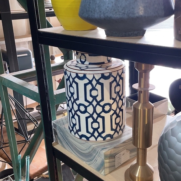 陶瓷花瓶，仿真绿植。