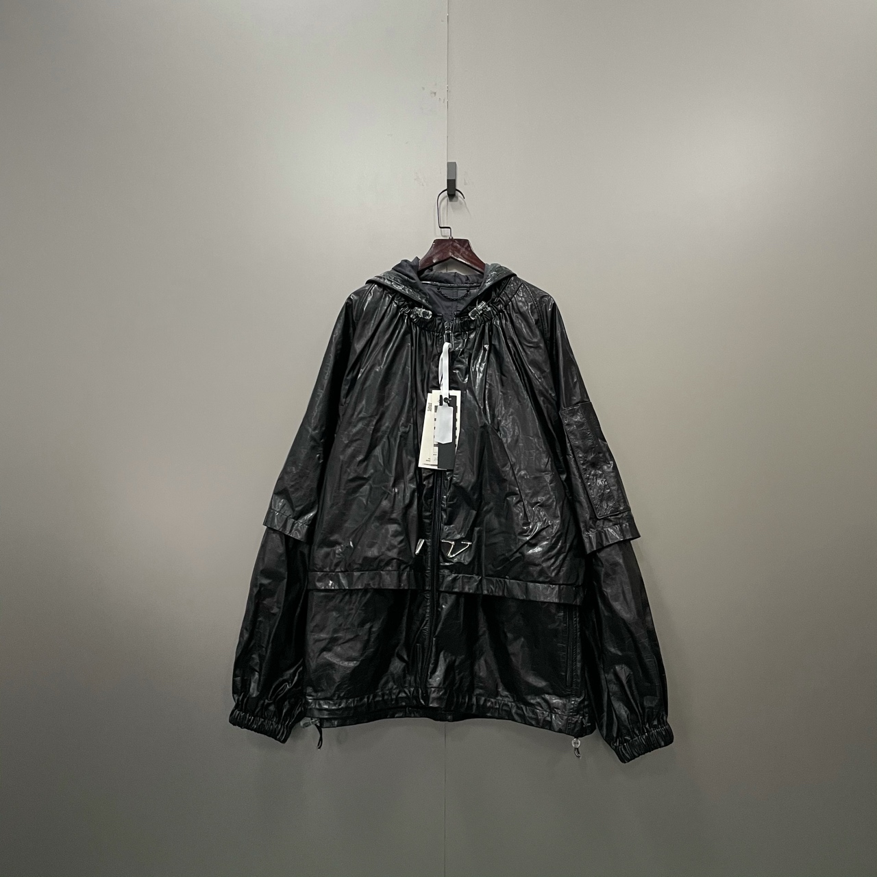 95新 LouisVuitton/路易威登 y20 黑色多层次抽绳外套 52 004395