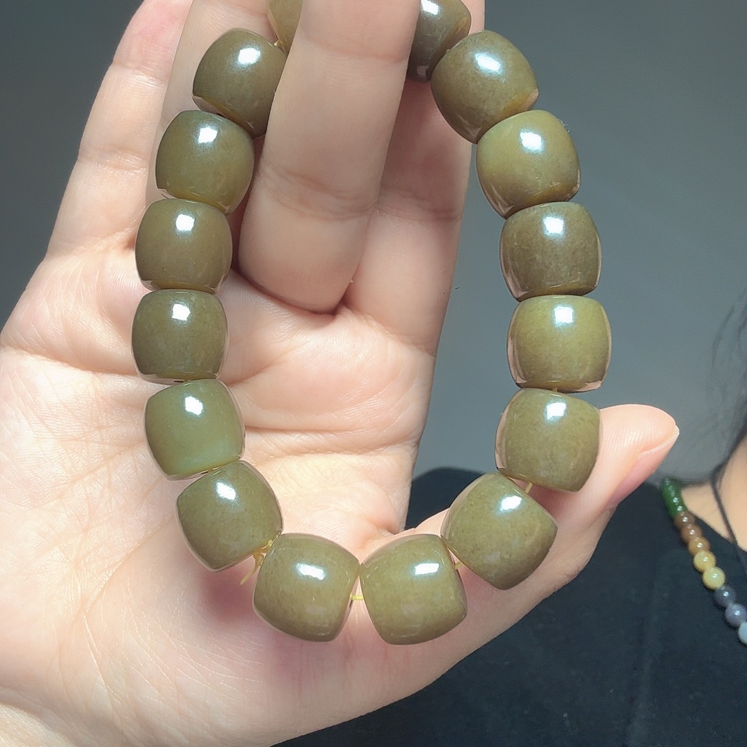 回***湖和田玉（糖玉）未镶嵌手链