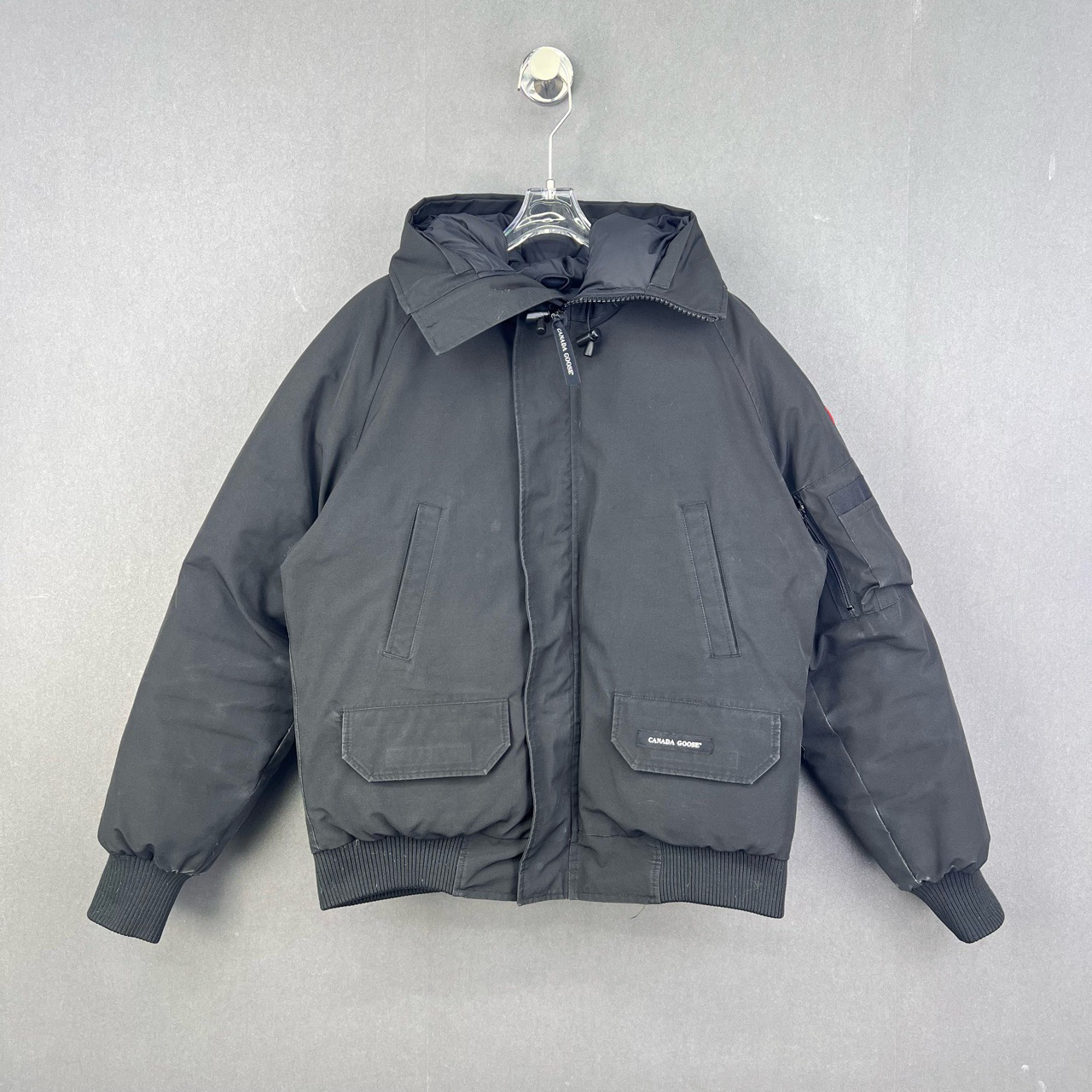 95新 CANADA GOOSE S码/黑色连帽休闲羽绒外套/12529893
